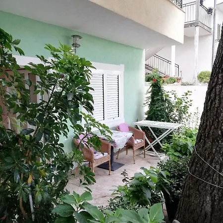 Guest house Green House *